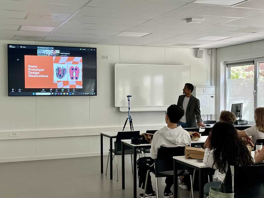 Presenting thesis to first-year International Business students at UvA