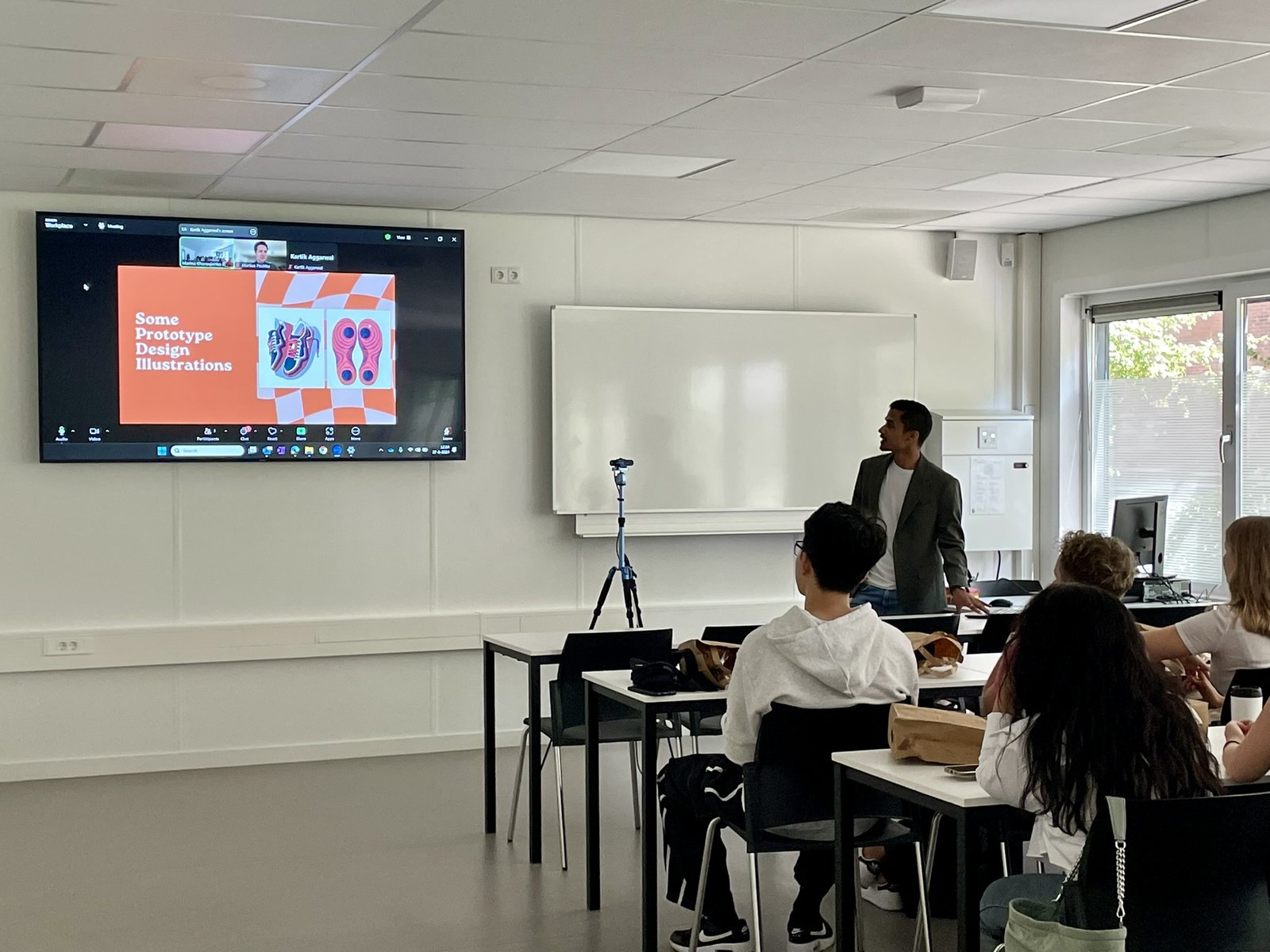 Presenting thesis to first-year International Business students at UvA